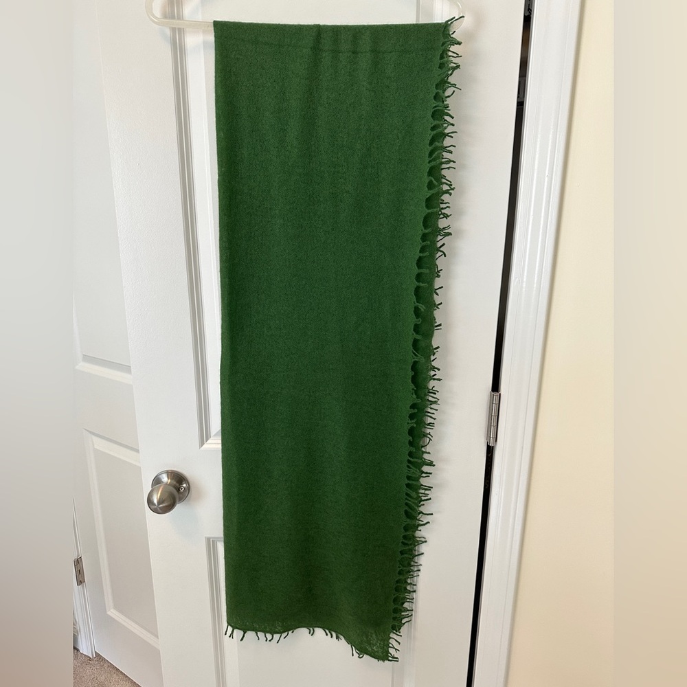 100% Cashmere Green Scarf